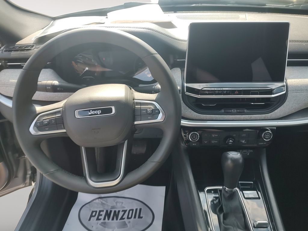 Used 2024 Jeep Compass Latitude AWD/4WD image 10