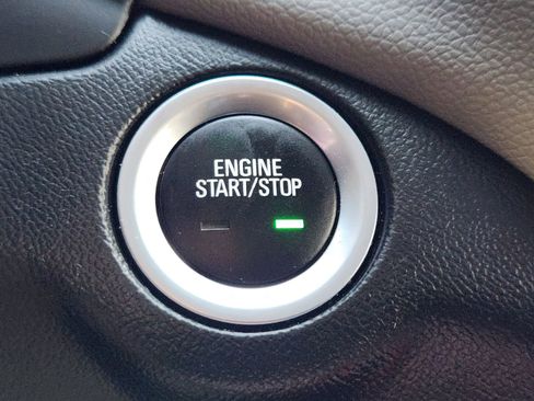 Used 2022 Chevrolet Equinox LS w/ LS Convenience Package image 24