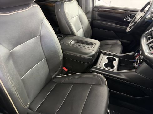 Used 2023 Chevrolet Tahoe Premier AWD/4WD image 25