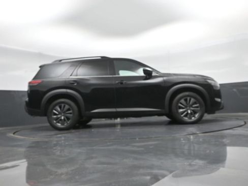 Used 2024 Nissan Pathfinder SV AWD/4WD image 40