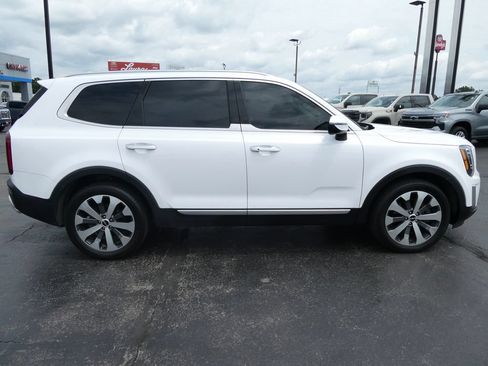 Used 2022 Kia Telluride S FWD image 3