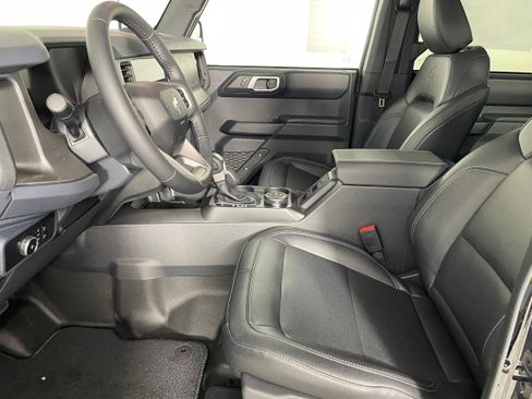 New 2026 Ford Bronco Badlands w/ Sasquatch Package AWD/4WD image 2
