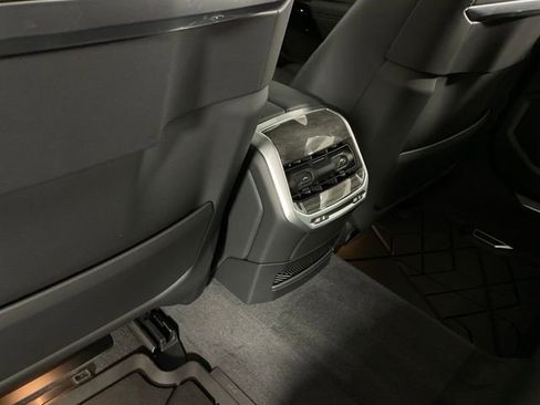 Used 2024 BMW i7 eDrive50 image 24