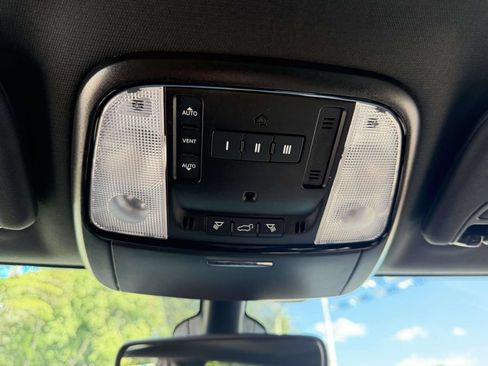Used 2022 Dodge Durango R/T w/ Blacktop Package AWD/4WD image 38