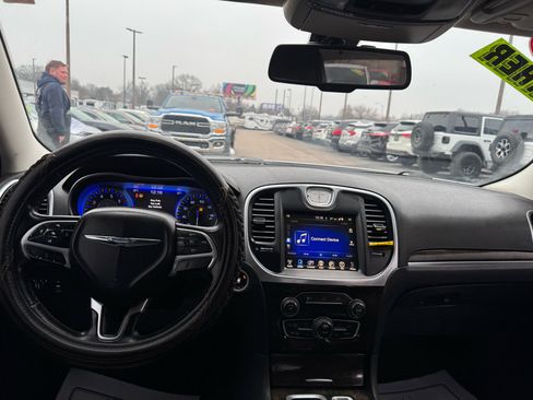 Used 2016 Chrysler 300 C image 16