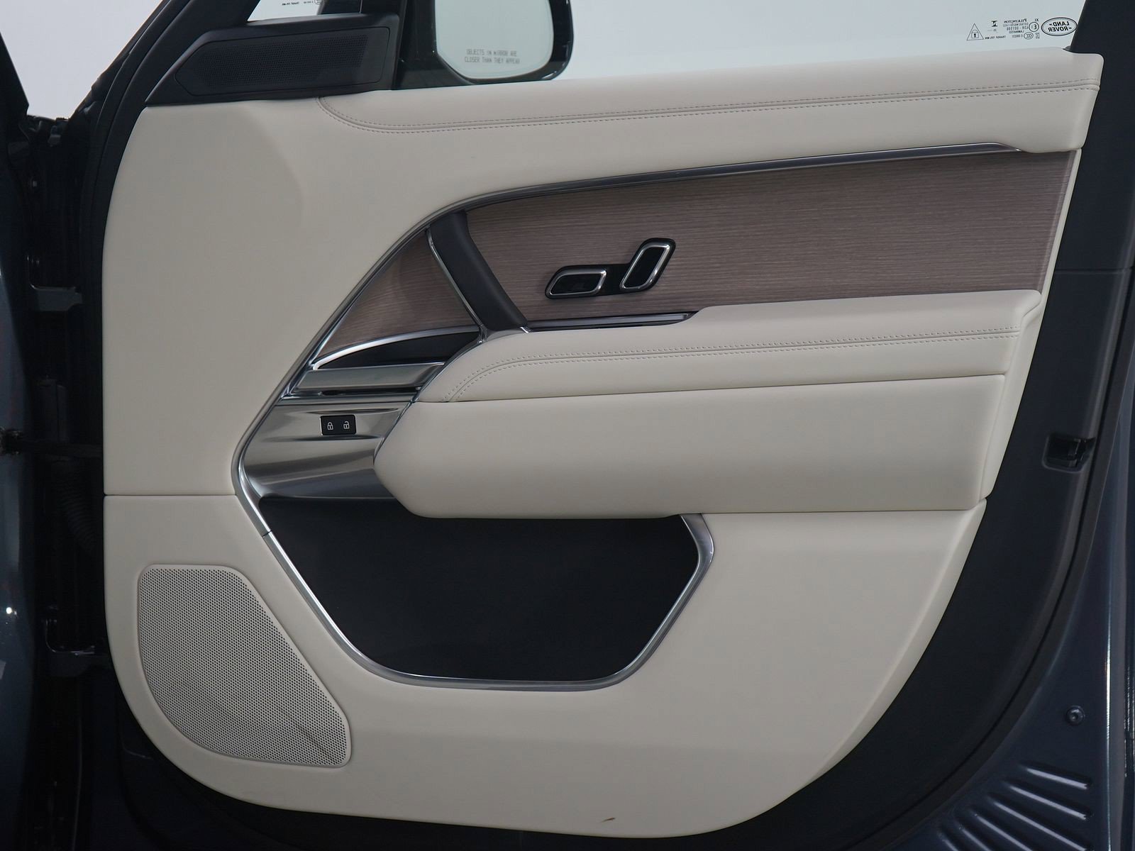 Used 2025 Land Rover Range Rover SE AWD/4WD image 12