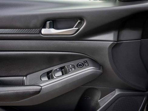 Used 2024 Nissan Altima 2.5 SV image 19