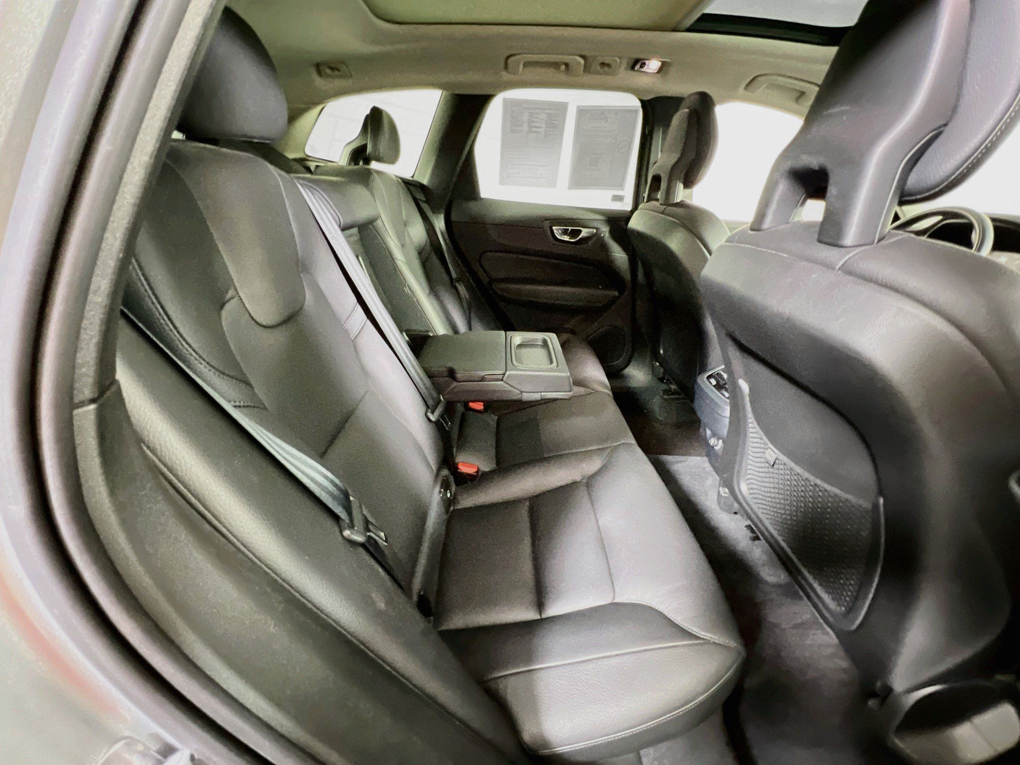Used 2018 Volvo XC60 T5 Inscription w/ Convenience Package AWD/4WD image 28