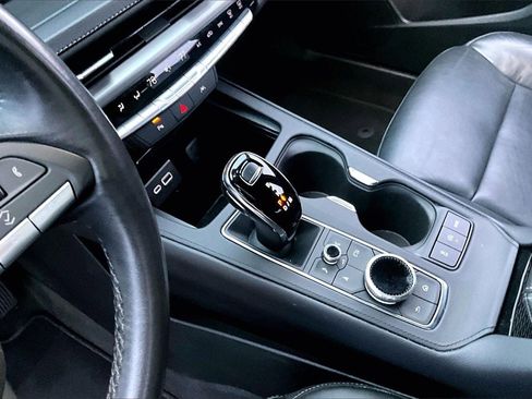 Used 2024 Cadillac XT4 Premium Luxury image 14