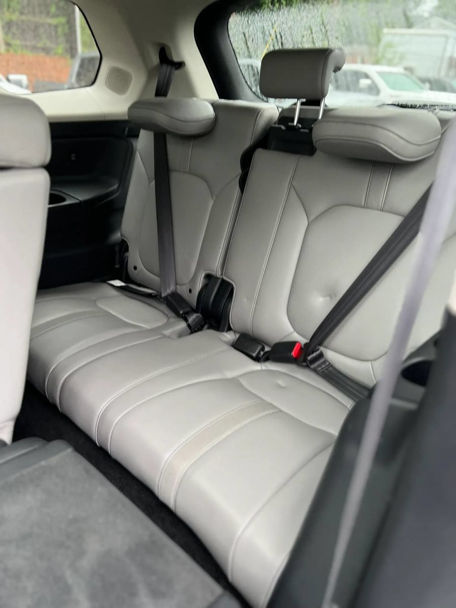 Used 2025 Honda Pilot Touring image 13