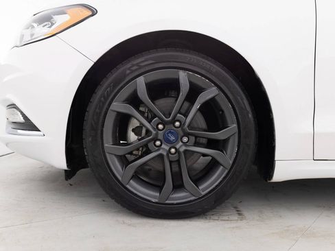 Used 2018 Ford Fusion SE w/ Equipment Group 201A FWD image 17
