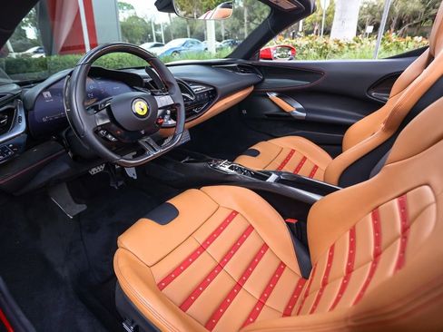 Used 2023 Ferrari SF90 Spider image 40