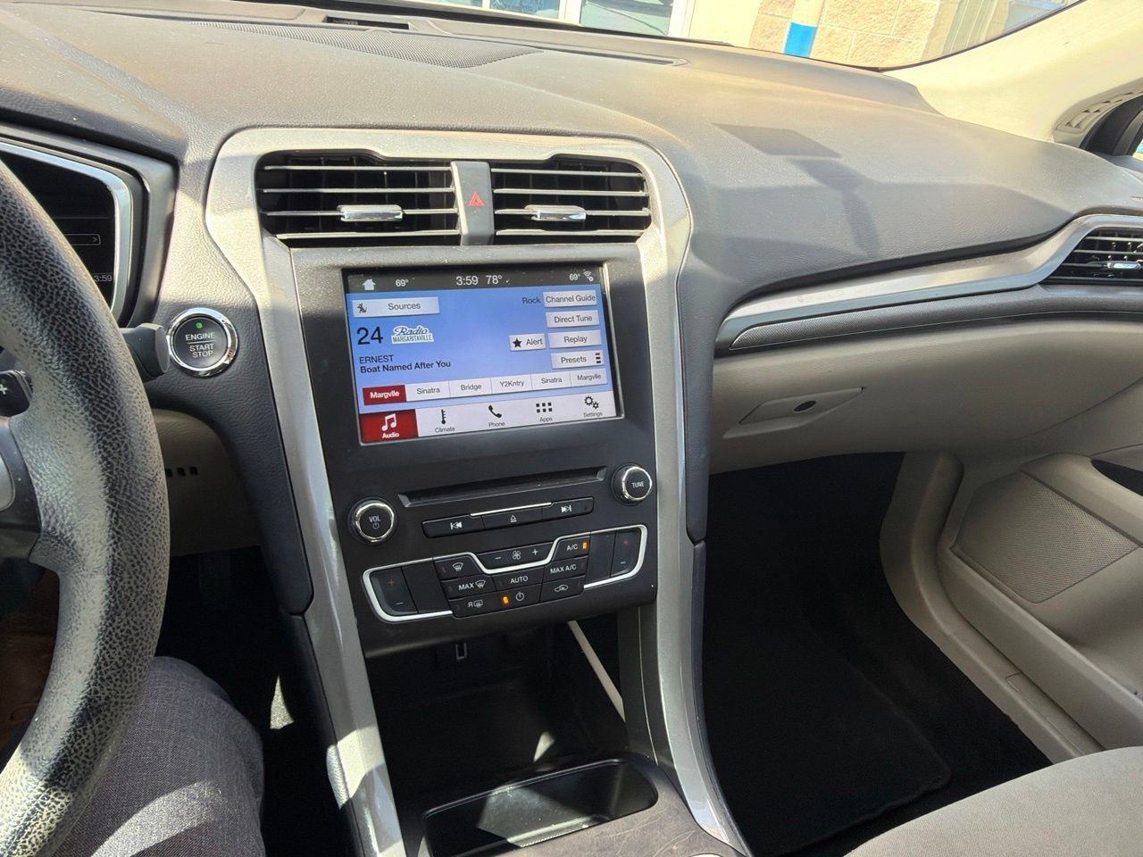 Used 2017 Ford Fusion SE w/ Fusion SE Technology Package FWD image 16