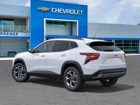 New 2026 Chevrolet Trax LT w/ Driver Confidence Package FWD image 3