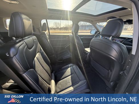 Used 2022 Jeep Grand Cherokee L Limited w/ Black Appearance Package image 22