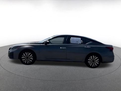 Used 2025 Nissan Altima 2.5 SV FWD image 7