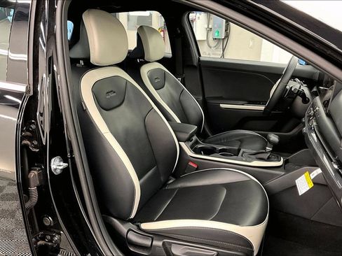 Used 2025 Kia K4 GT-Line w/ GT-Line Premium Package FWD image 6