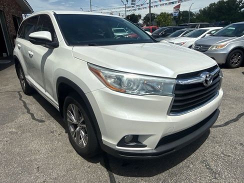 Used 2016 Toyota Highlander Plus AWD/4WD image 3