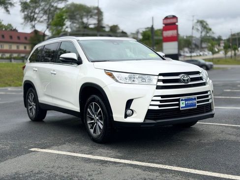 Used 2019 Toyota Highlander XLE AWD/4WD image 9