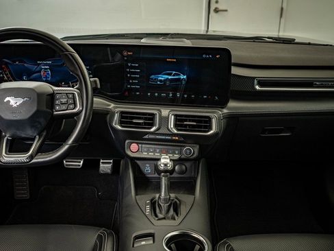 Used 2025 Ford Mustang Premium image 34