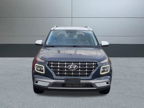 Used 2023 Hyundai Venue Limited image 8