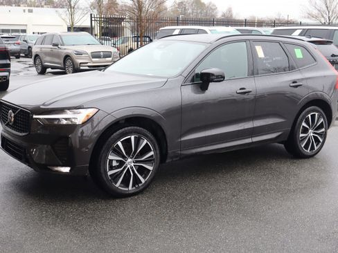 Used 2025 Volvo XC60 B5 Plus image 5