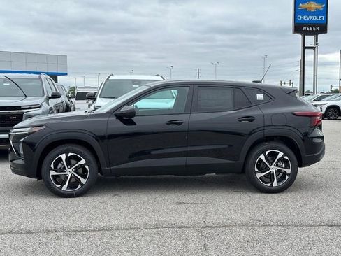 New 2026 Chevrolet Trax RS FWD image 2