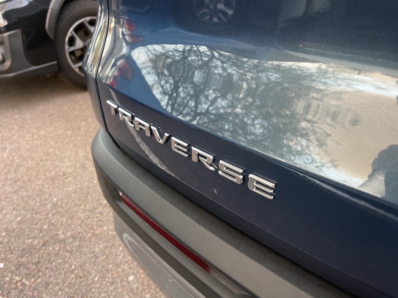 Used 2025 Chevrolet Traverse LT FWD image 5