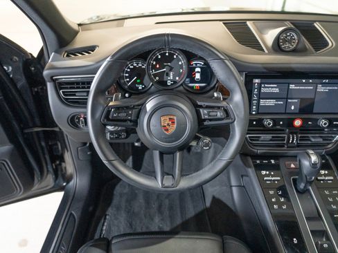 Certified 2026 Porsche Macan AWD/4WD image 28