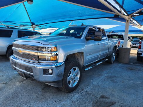 Used 2018 Chevrolet Silverado 2500 LT w/ LT Fleet Convenience Package image 2