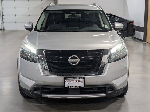 Used 2025 Nissan Pathfinder SL AWD/4WD image 8
