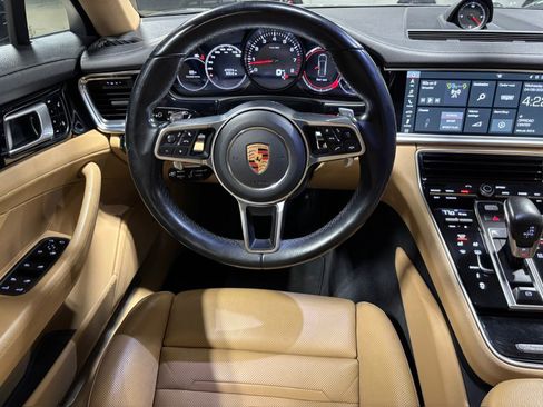 Used 2018 Porsche Panamera 4 image 31
