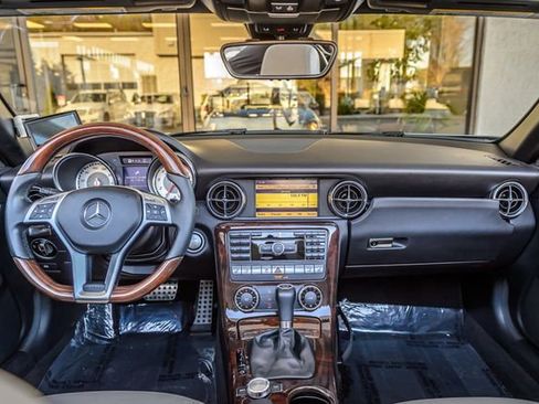 Used 2012 Mercedes-Benz SLK 250 image 3