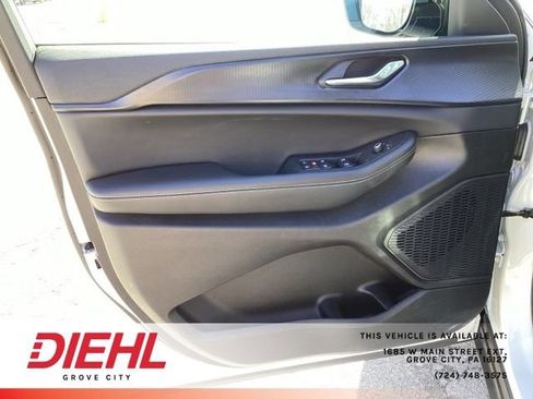 Used 2025 Jeep Grand Cherokee L Altitude image 24