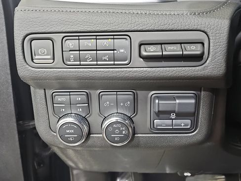 Used 2024 GMC Yukon Denali w/ Denali Reserve Package AWD/4WD image 33