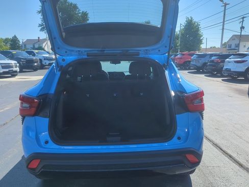 Certified 2024 Chevrolet Trax RS FWD image 17