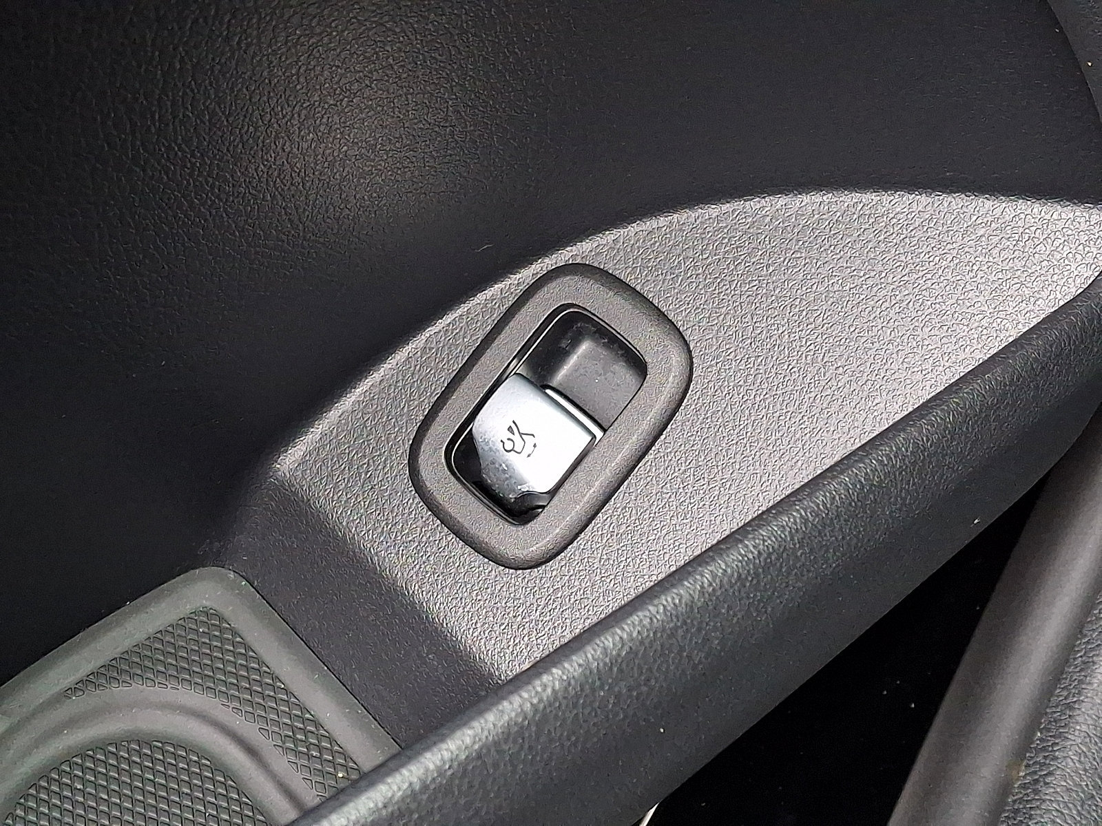Used 2024 Mercedes-Benz GLC 300 4MATIC image 25