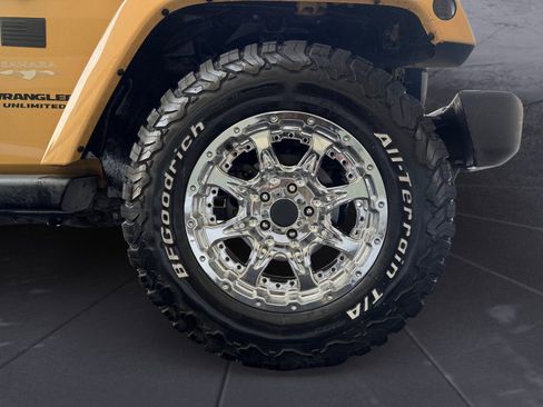 Used 2014 Jeep Wrangler Unlimited Sahara image 14