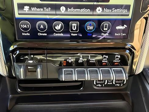 Used 2021 RAM 1500 Limited AWD/4WD image 19
