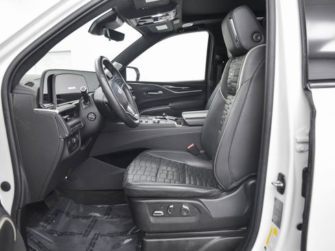 Used 2022 Cadillac Escalade Sport Platinum image 11