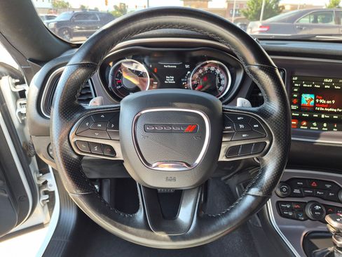 Used 2022 Dodge Challenger R/T Scat Pack w/ Driver Convenience Group RWD image 18