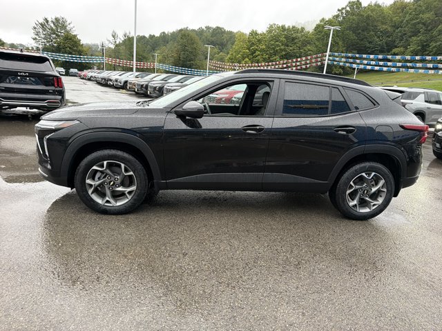 Used 2024 Chevrolet Trax LT w/ LT Convenience Package FWD image 8