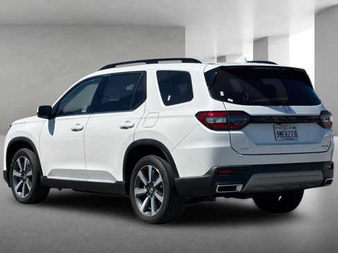 Certified 2025 Honda Pilot Touring image 6