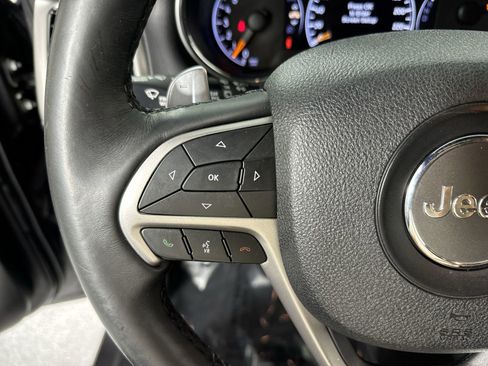 Used 2017 Jeep Grand Cherokee Altitude image 12