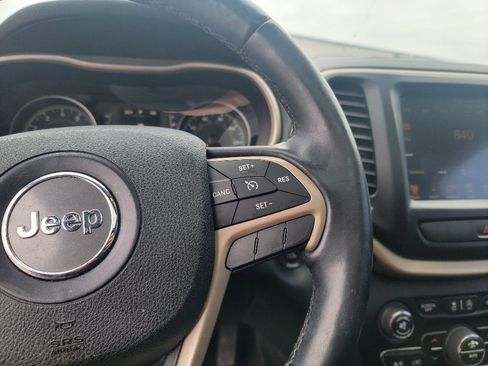 Used 2015 Jeep Cherokee Latitude w/ Comfort/Convenience Group image 16