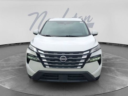 Used 2025 Nissan Rogue SV FWD image 2