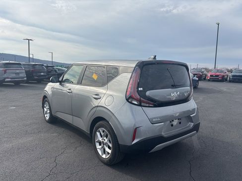 Used 2023 Kia Soul LX w/ LX Technology Package image 5