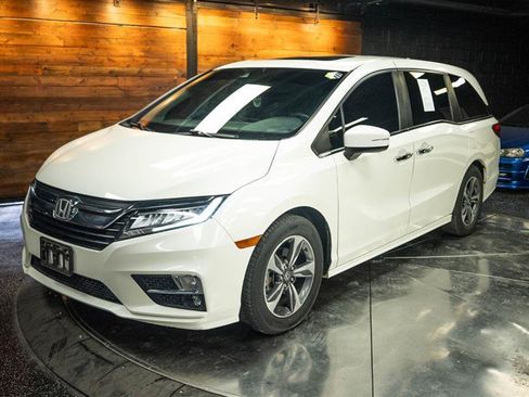 Used 2018 Honda Odyssey Touring image 2