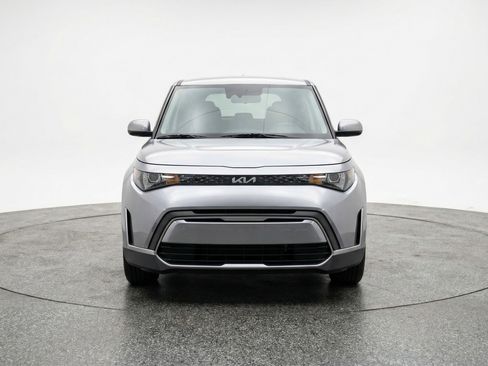 Used 2025 Kia Soul LX w/ LX Technology Package image 2