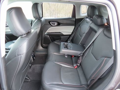 Certified 2022 Jeep Compass Limited image 28